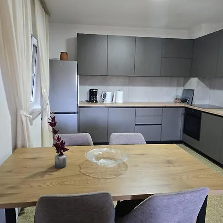 Apartment Mandica *